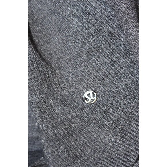 Lululemon - sz Med  -Cabin Yogi Boolux Reversible Cardigan Wrap in Black + Grey - Picture 7 of 8